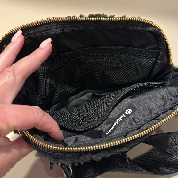 Lululemon Everywhere Belt Bag - Picture 5 of 5